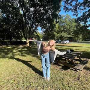 Meet your Posher, Ila